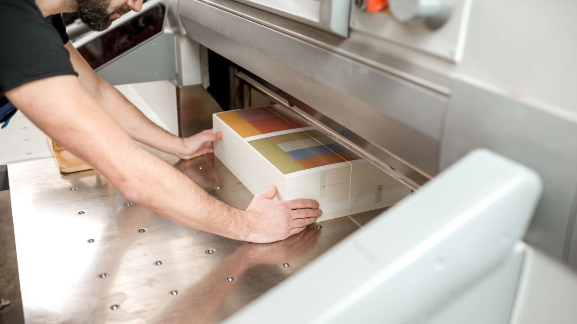 Offset czy druk cyfrowy – który rodzaj druku książek wybrać i dlaczego?