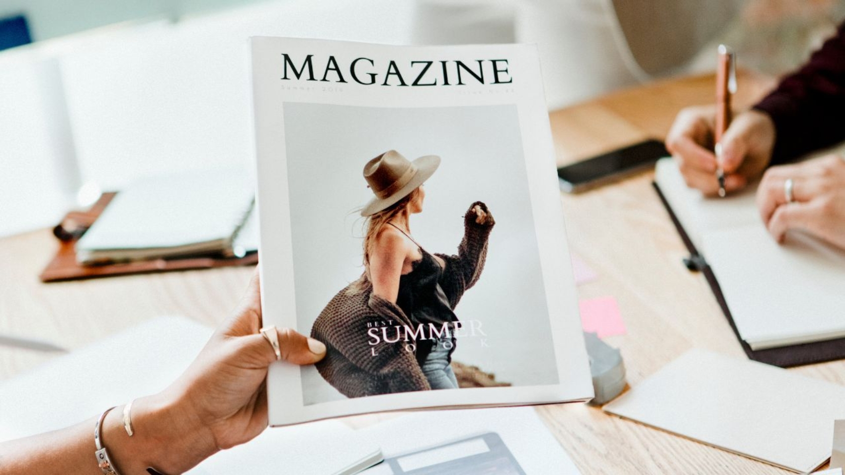 Wyzwania przy druku magazynów i czasopism – format, papier, kolory